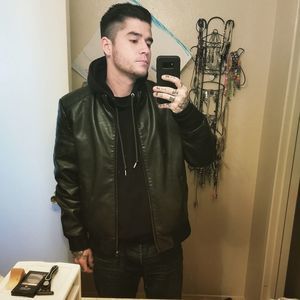 Meet your Posher, Adam